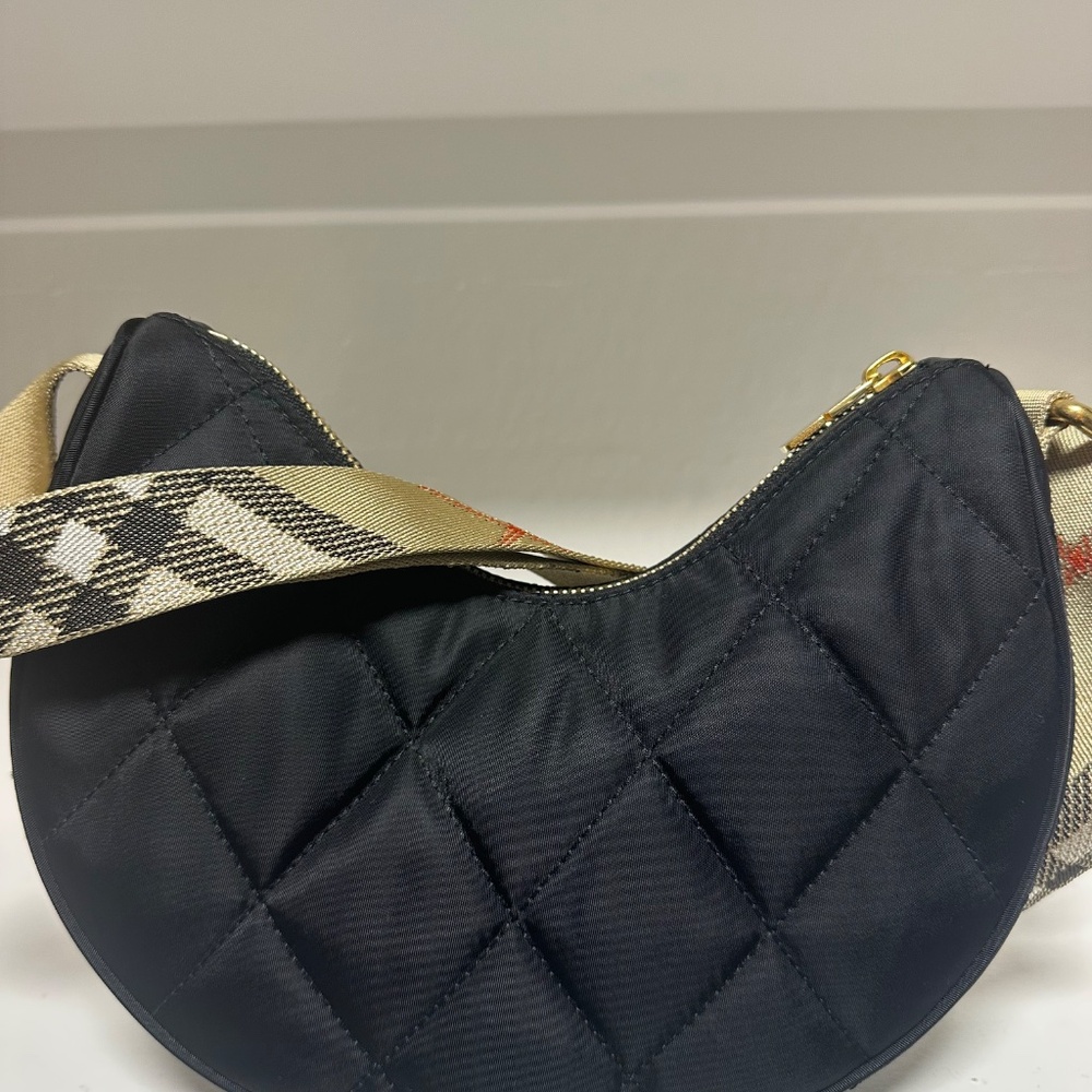 Burberry Black Quilted Crossbody Bag with Vintage Check Strap - Picture 2 of 9